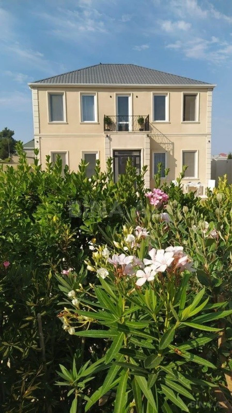 Kirayə verilir 5 otaqlı həyət evi 380 m²