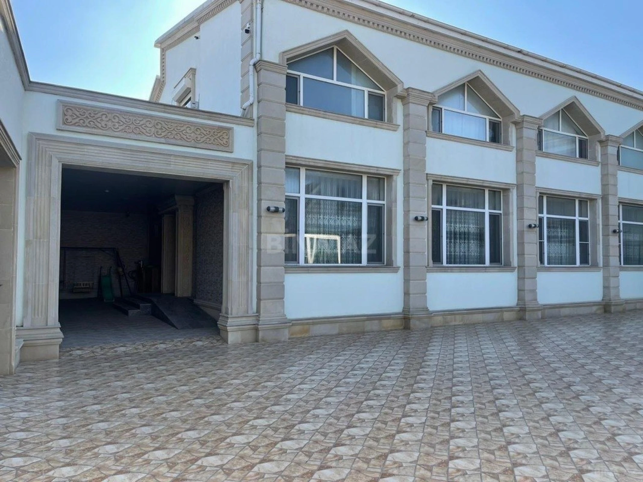 Kirayə verilir 8 otaqlı həyət evi 650 m²