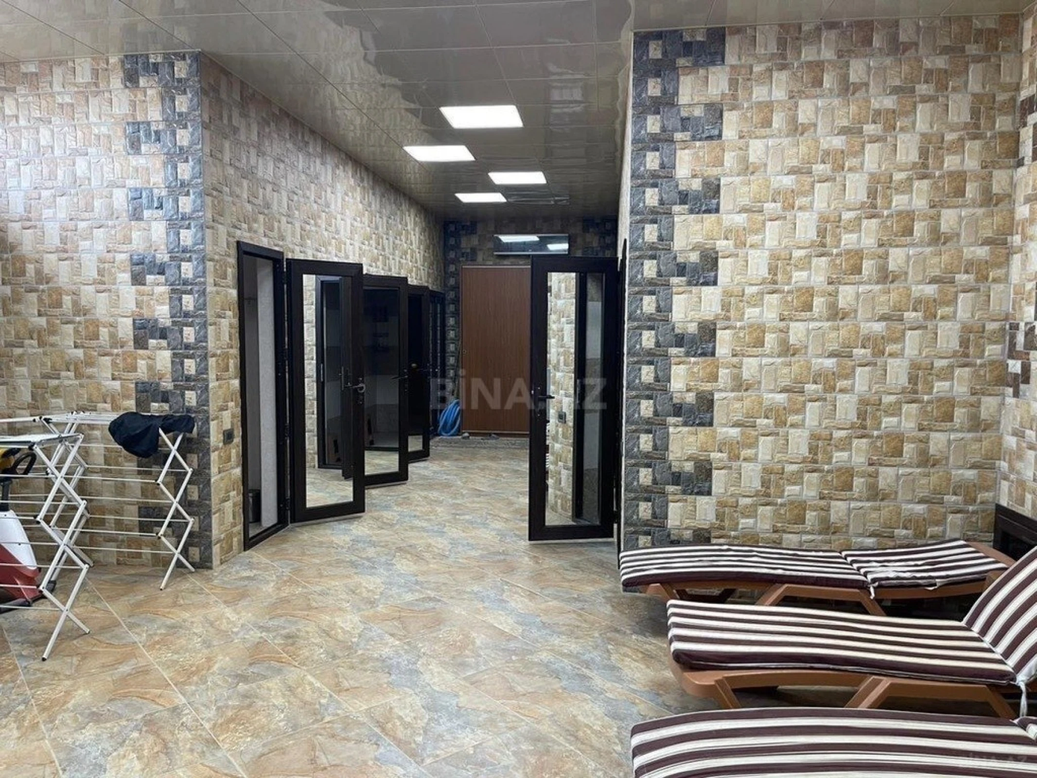 Kirayə verilir 8 otaqlı həyət evi 650 m²