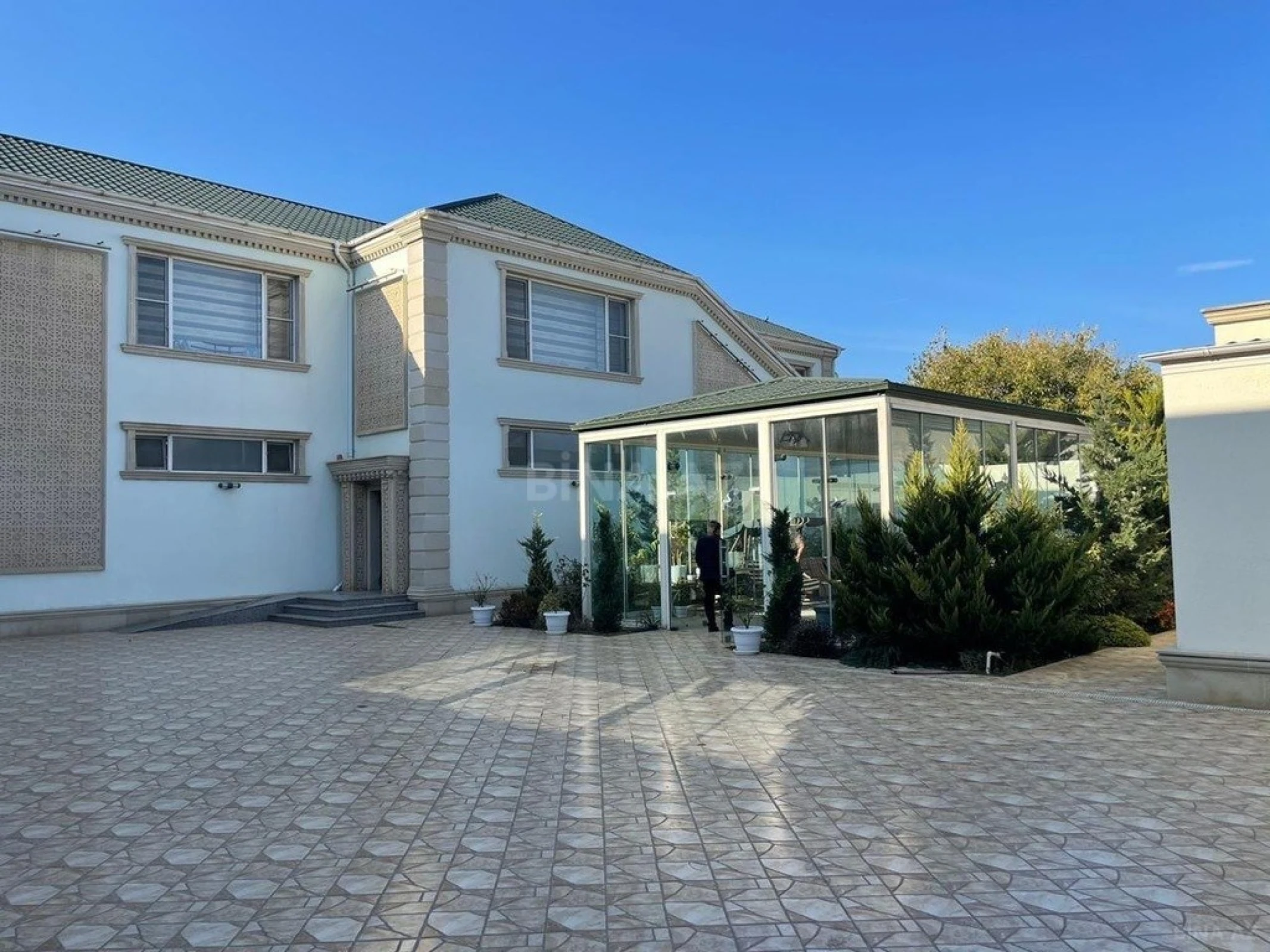 Kirayə verilir 8 otaqlı həyət evi 650 m²