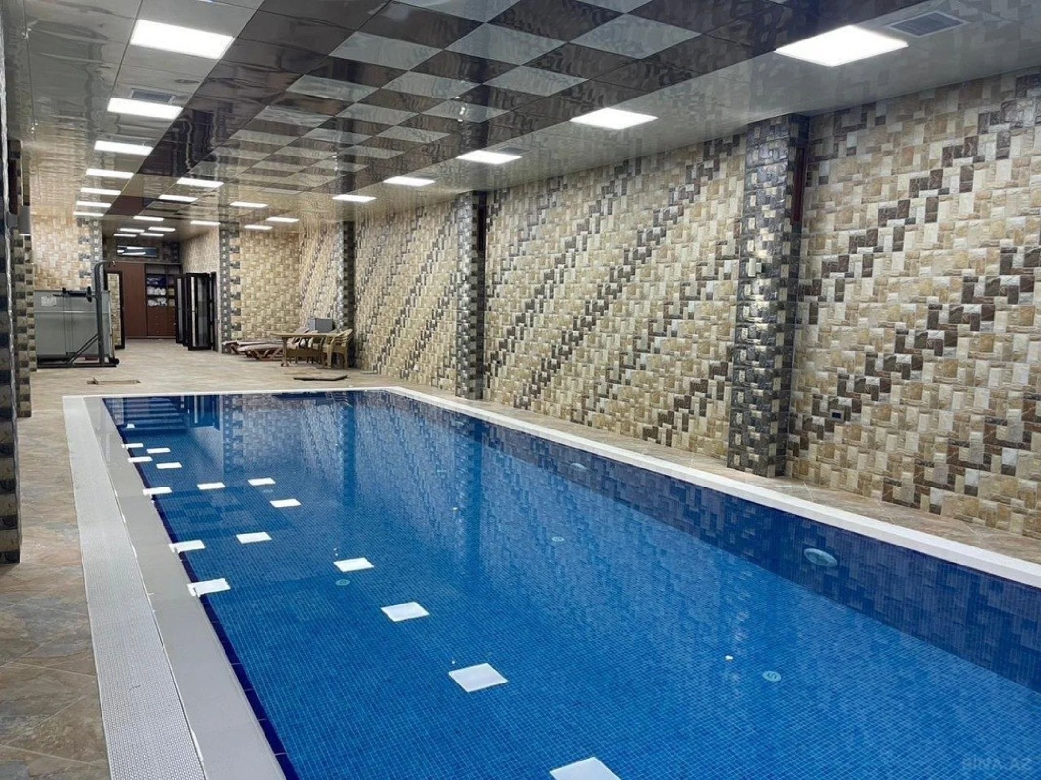 Kirayə verilir 8 otaqlı həyət evi 650 m²