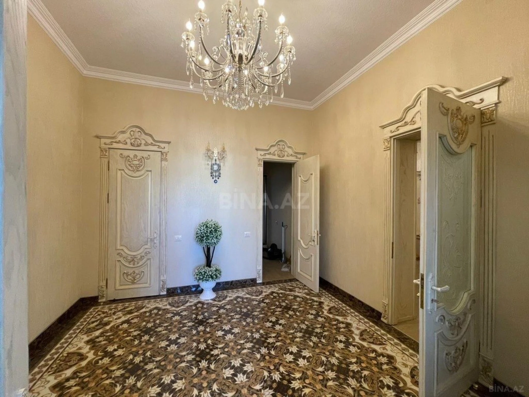 Kirayə verilir 8 otaqlı həyət evi 650 m²