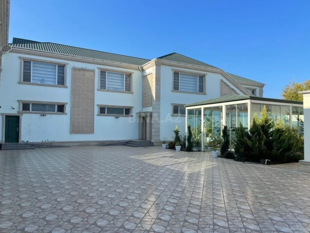 Kirayə verilir 8 otaqlı həyət evi 650 m²