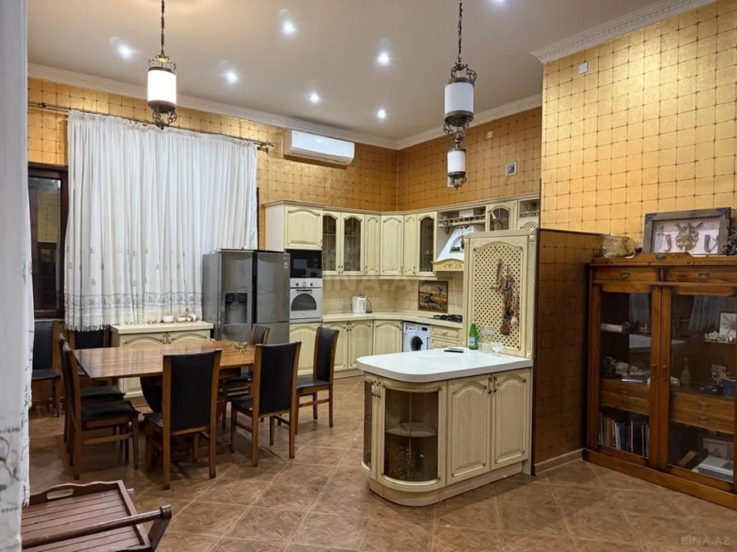 Kirayə verilir 10 otaqlı həyət evi 900 m²
