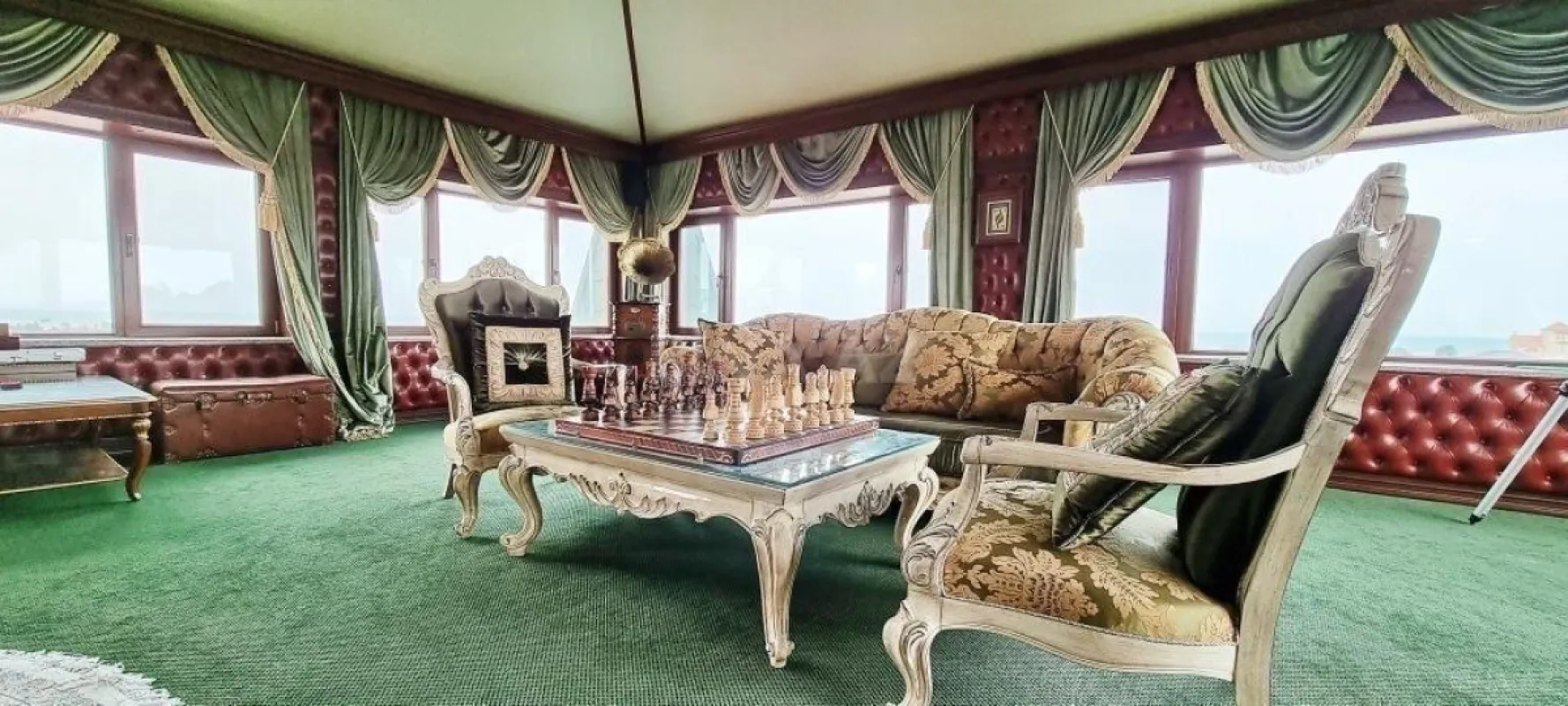 Kirayə verilir 10 otaqlı həyət evi 900 m²