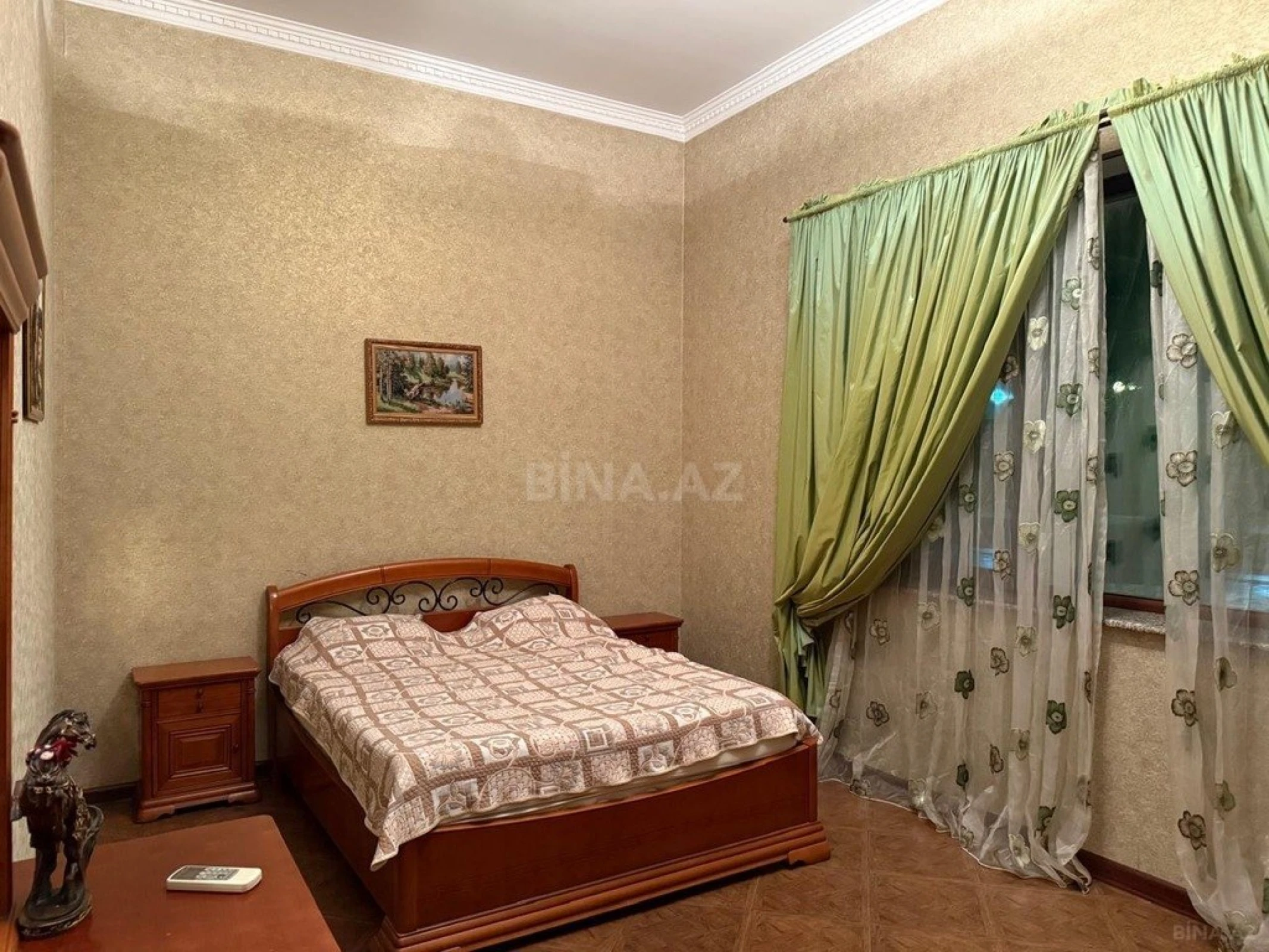 Kirayə verilir 10 otaqlı həyət evi 900 m²