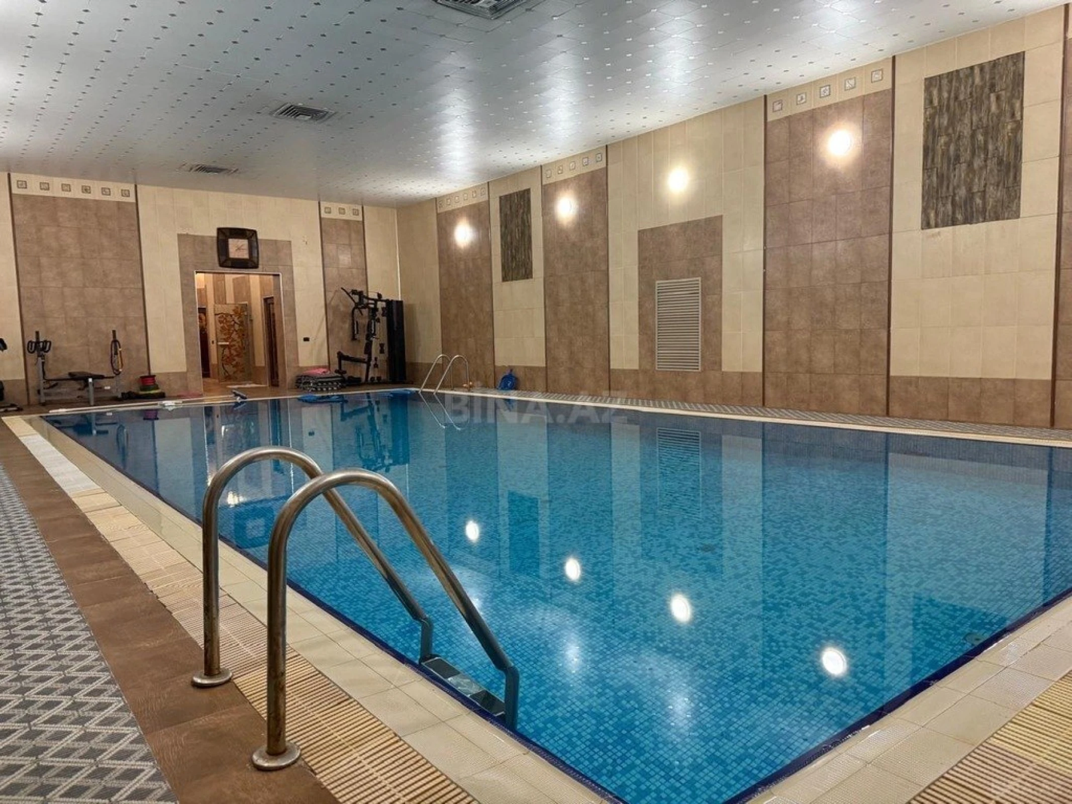 Kirayə verilir 10 otaqlı həyət evi 900 m²