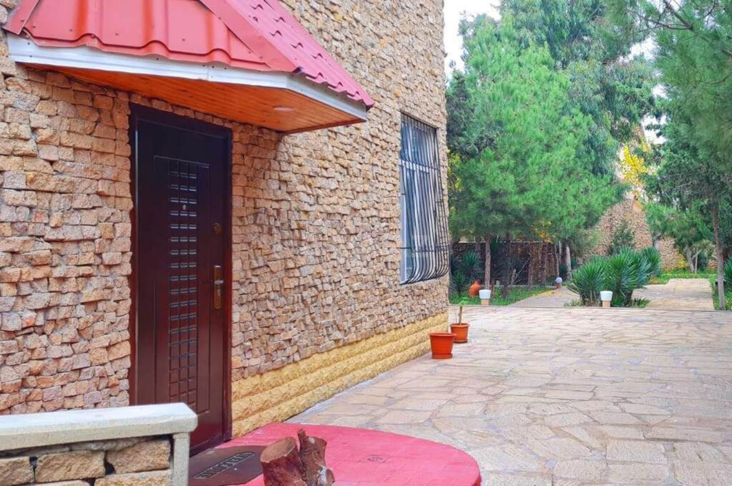 Satılır 7 otaqlı həyət evi 360 m²