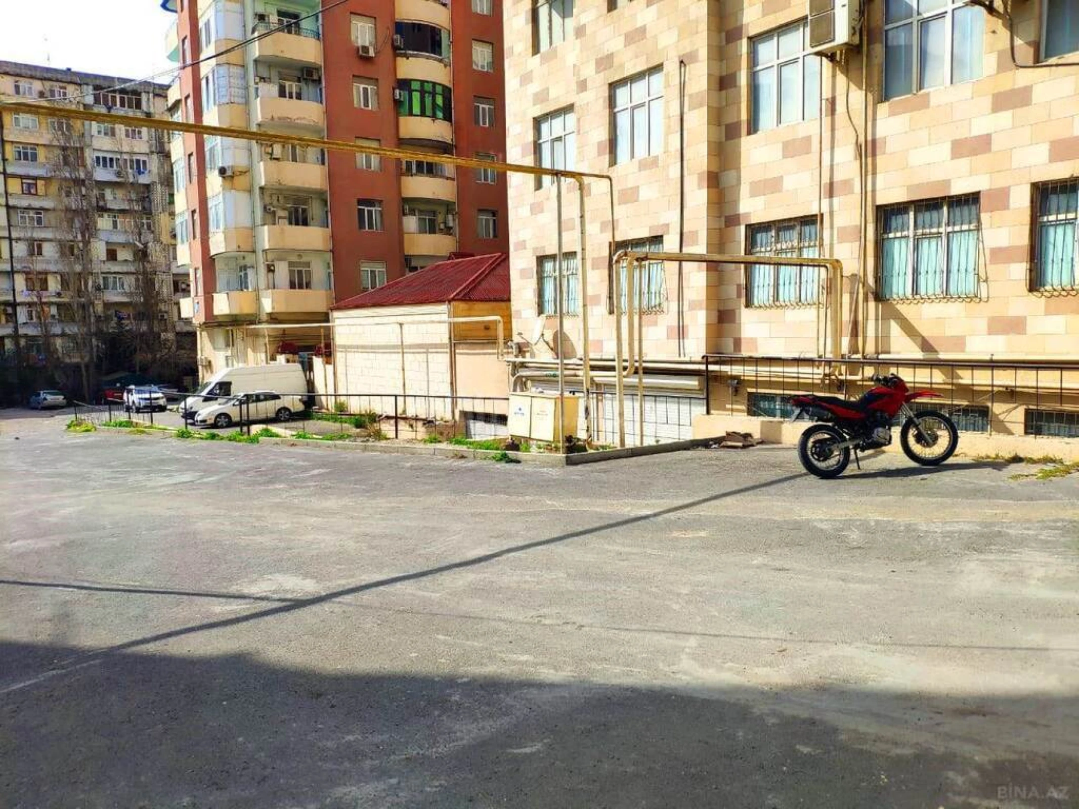 Satılır obyekt 750 m²