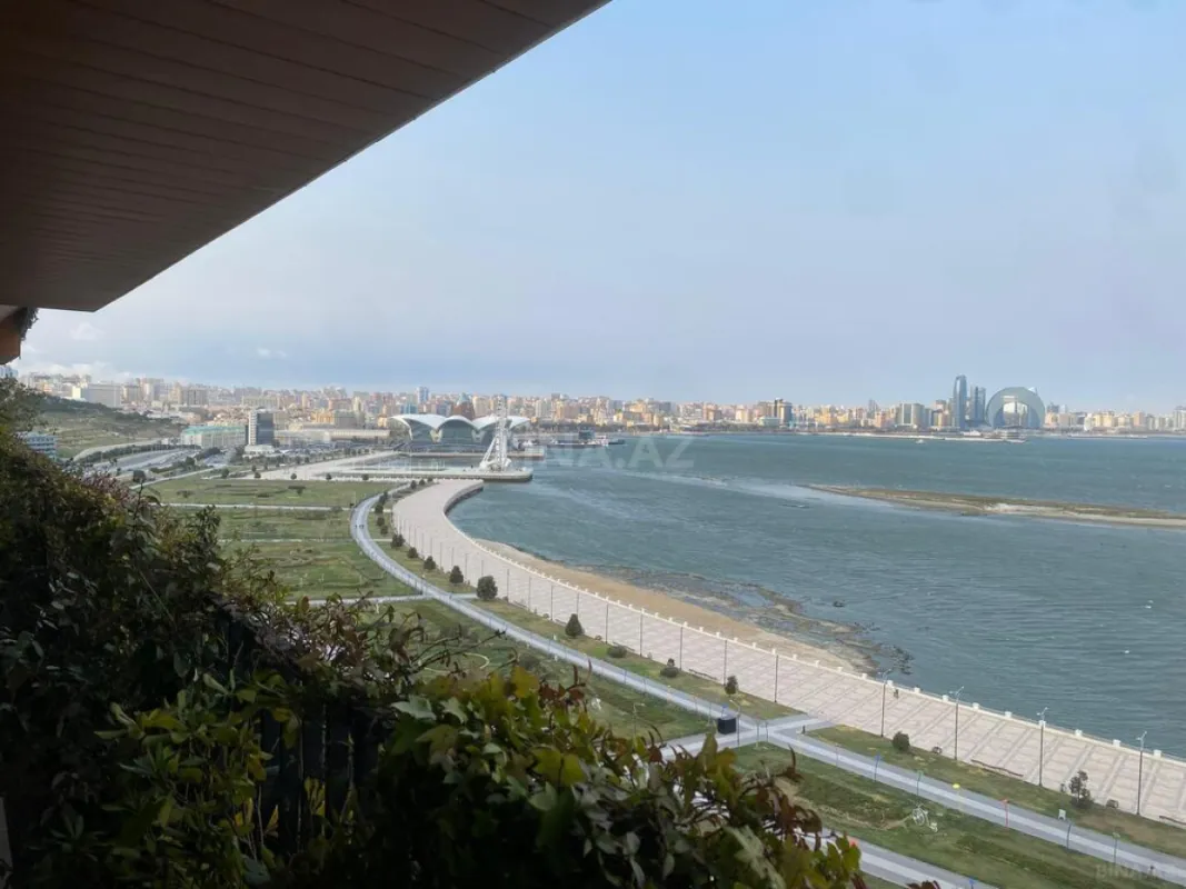 Satılır 4 otaqlı mənzil 249 m²