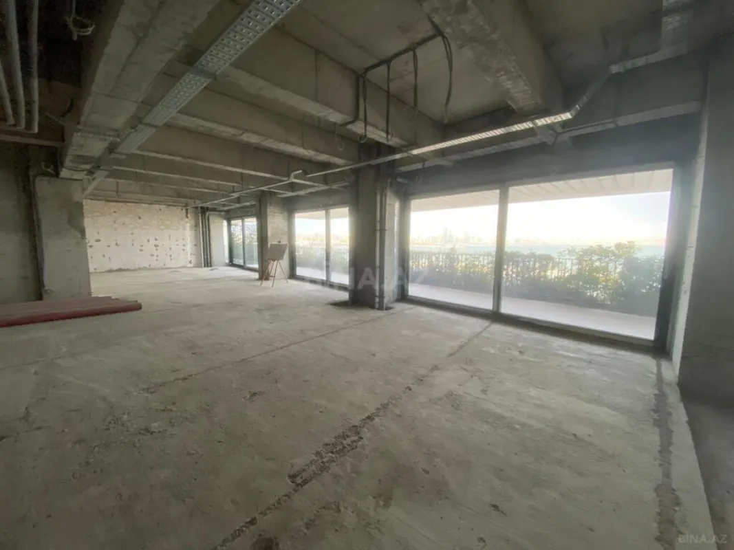 Satılır 4 otaqlı mənzil 249 m²