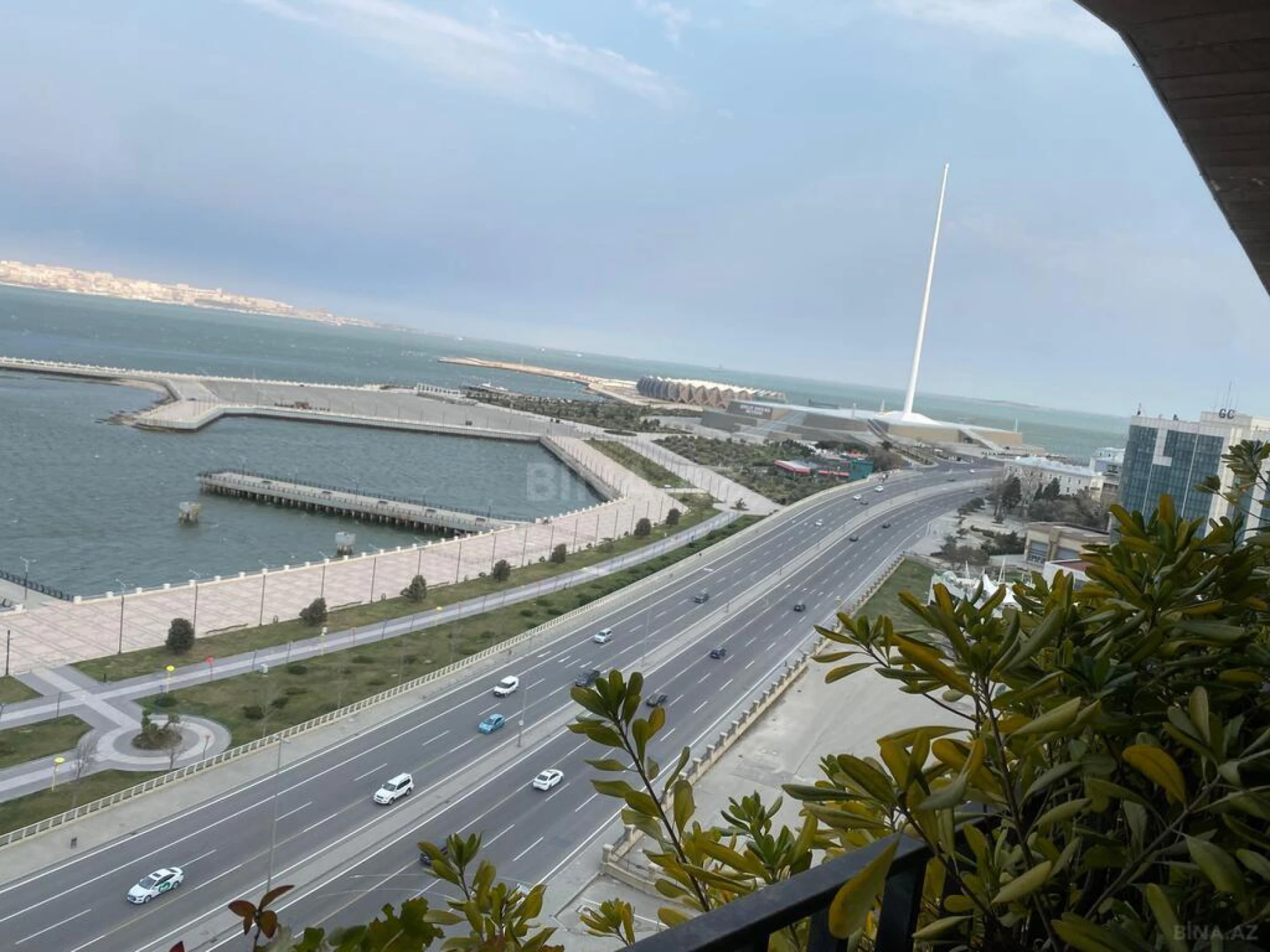 Satılır 4 otaqlı mənzil 249 m²