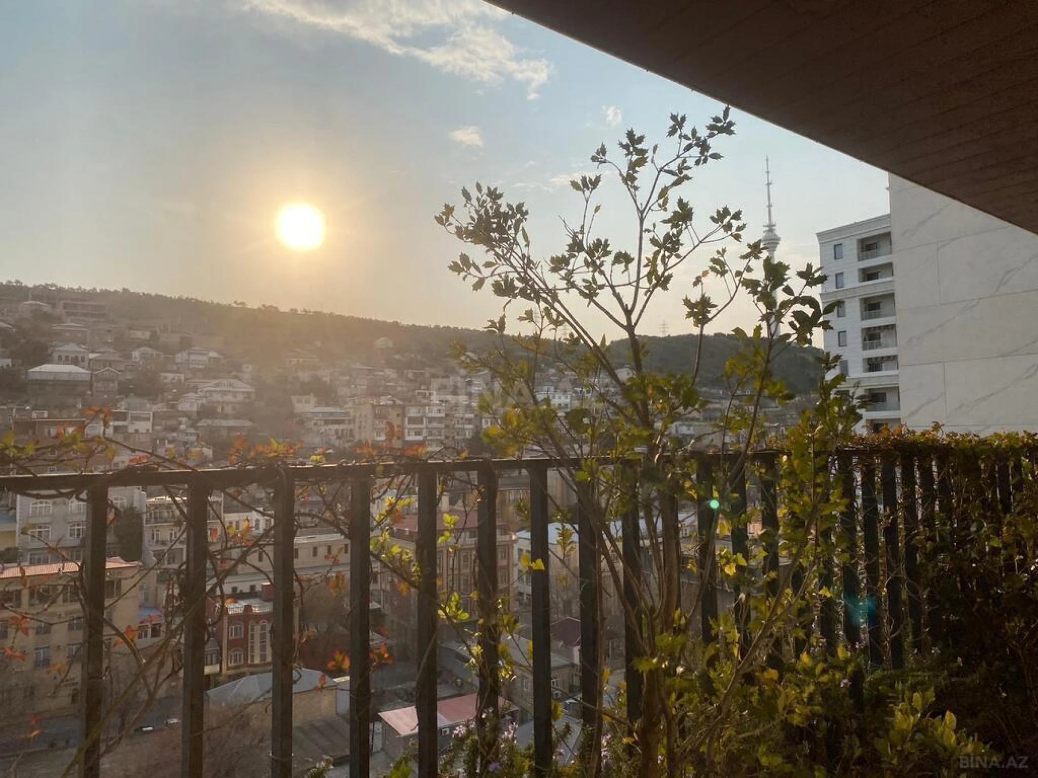 Satılır 5 otaqlı mənzil 288.8 m²