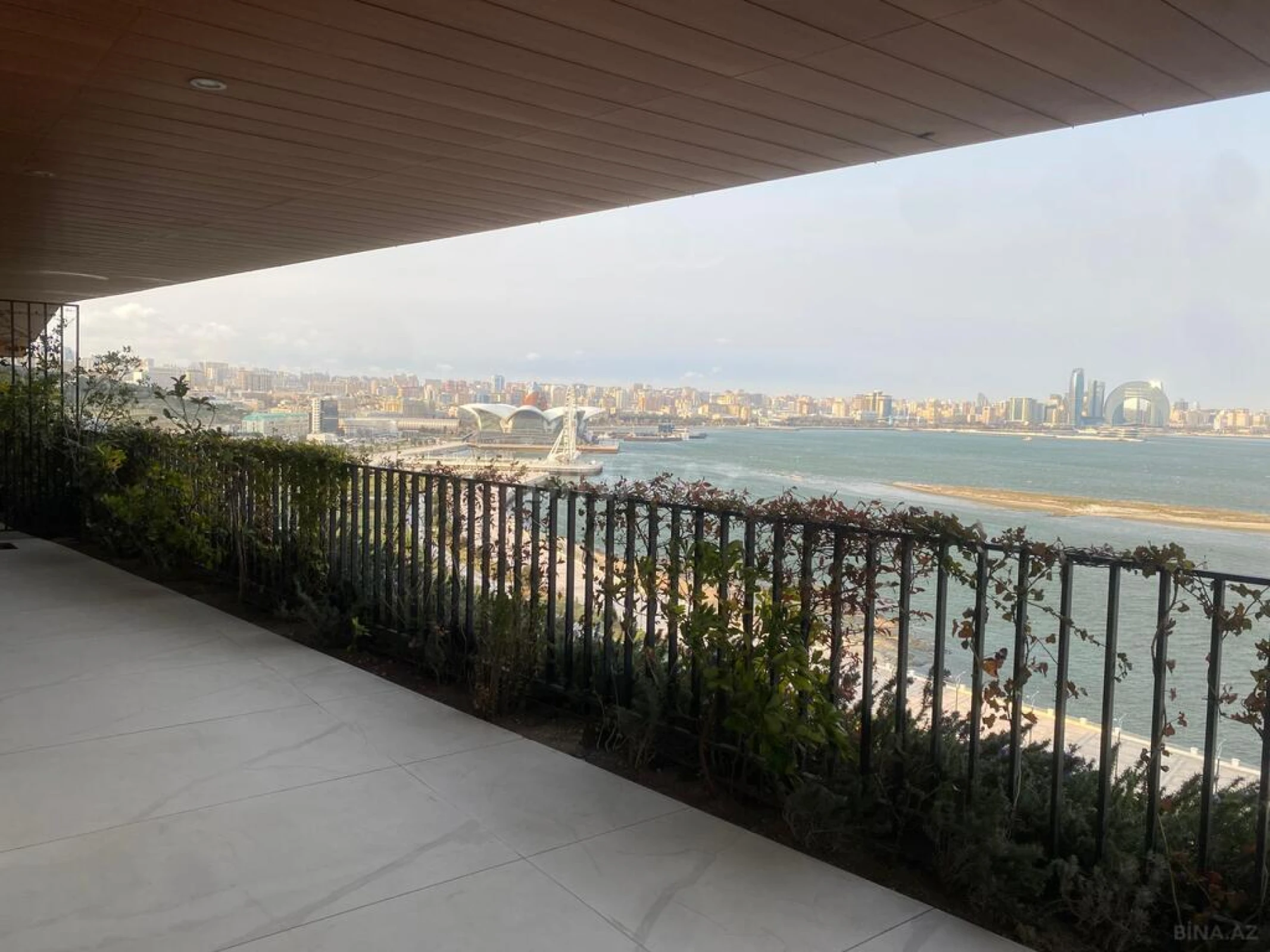 Satılır 5 otaqlı mənzil 288.8 m²