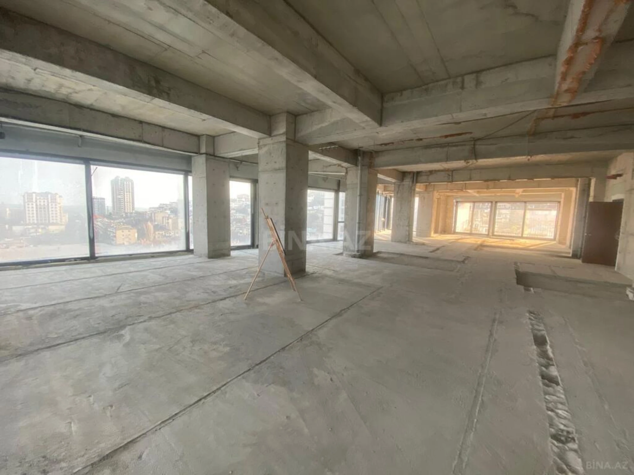Satılır 5 otaqlı mənzil 288.8 m²