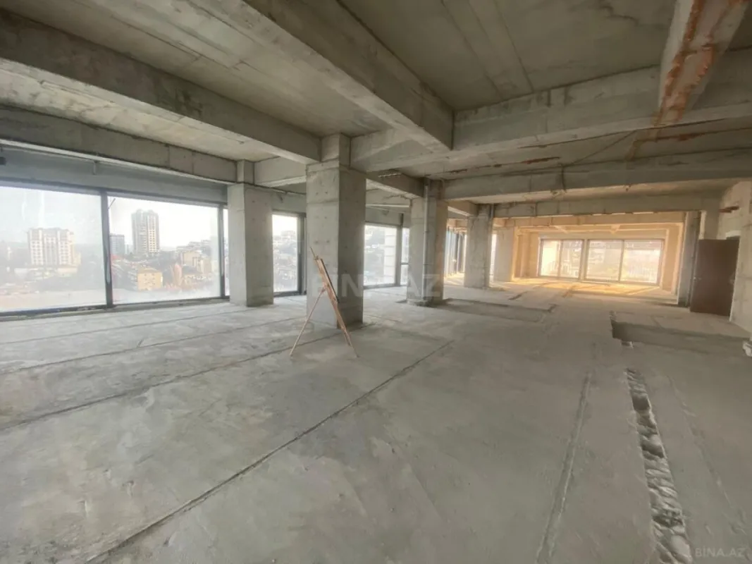 Satılır 5 otaqlı mənzil 288.8 m²