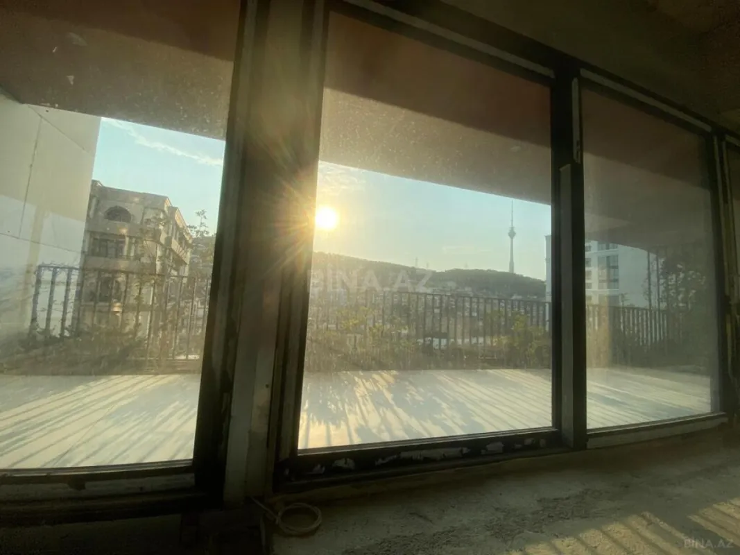 Satılır 5 otaqlı mənzil 288.8 m²