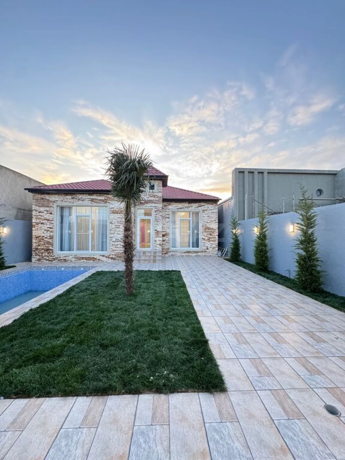 Satılır 4 otaqlı həyət evi 160 m²