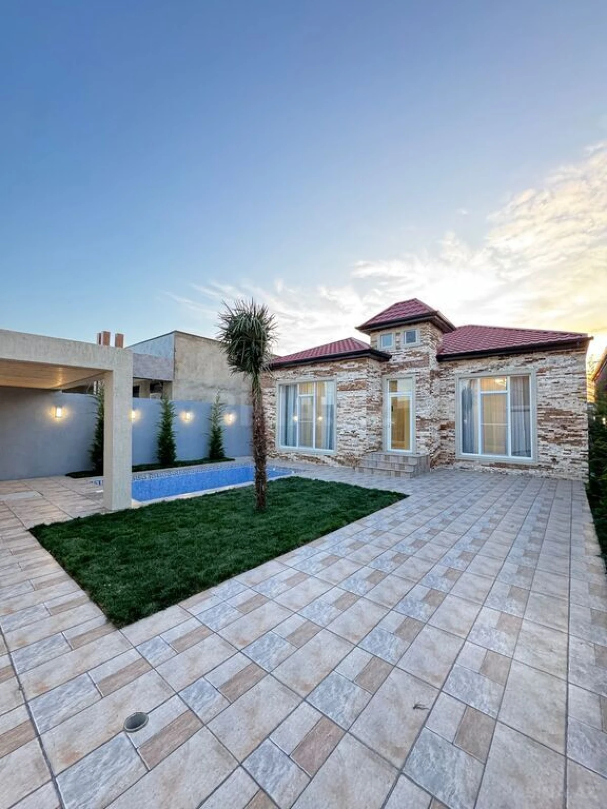 Satılır 4 otaqlı həyət evi 160 m²