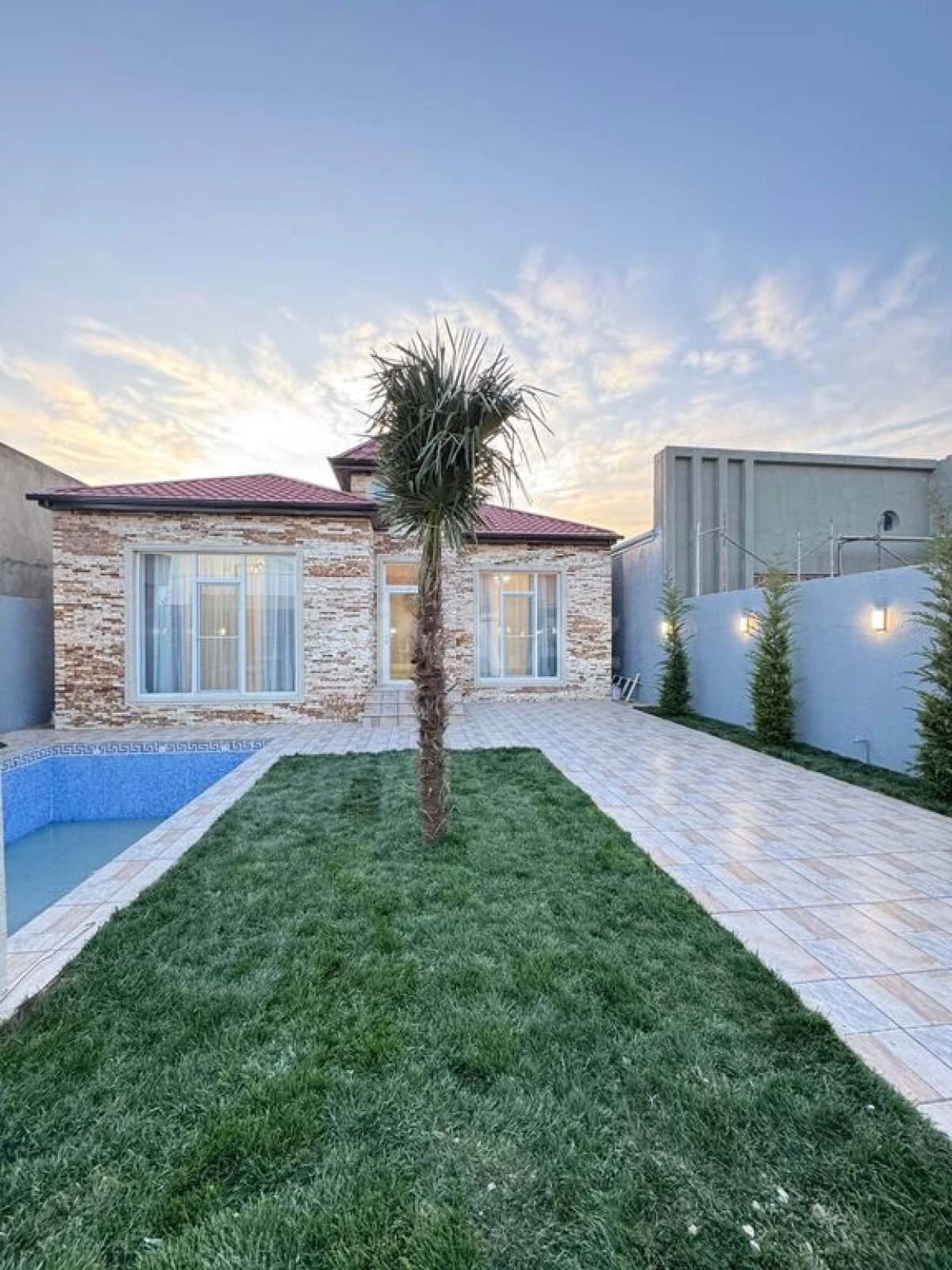 Satılır 4 otaqlı həyət evi 160 m²