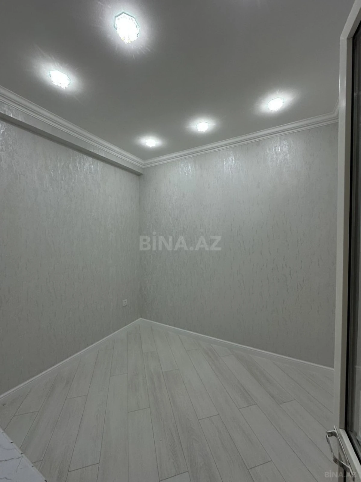Satılır 3 otaqlı mənzil 83 m²