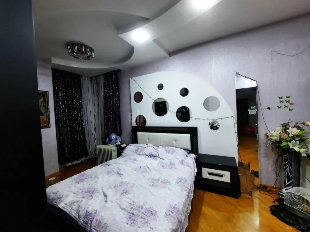 Satılır 4 otaqlı mənzil 177 m²