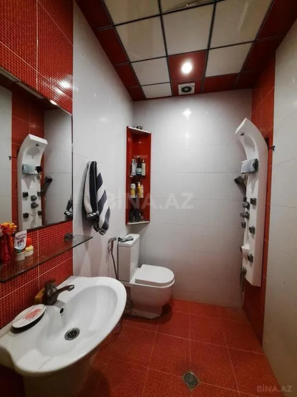 Satılır 4 otaqlı mənzil 177 m²