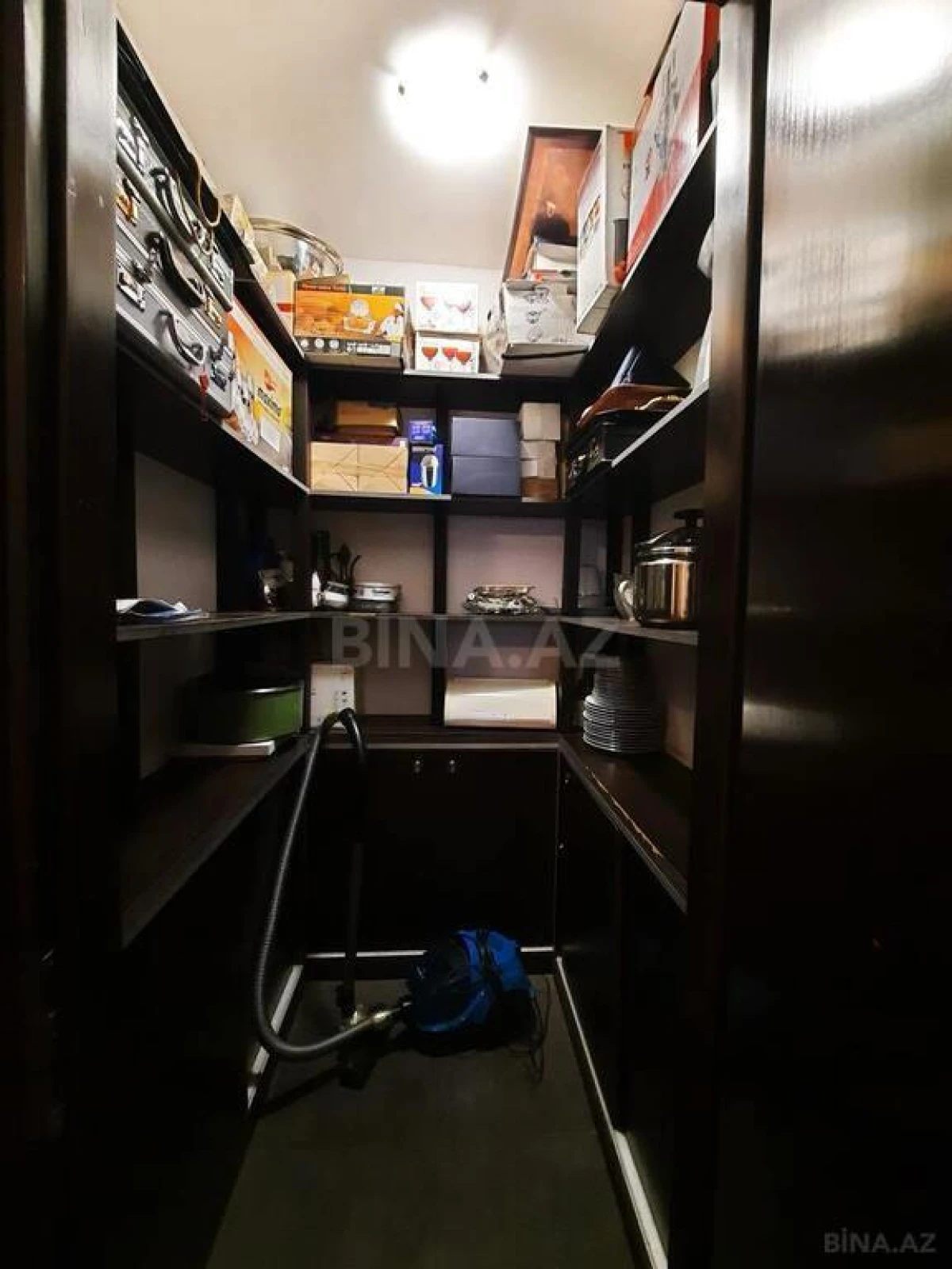 Satılır 4 otaqlı mənzil 177 m²