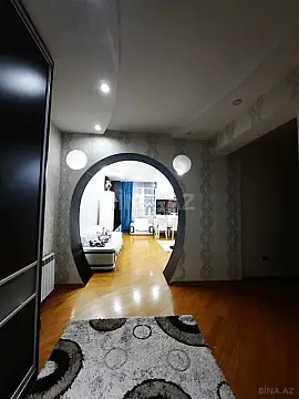 Satılır 4 otaqlı mənzil 177 m²