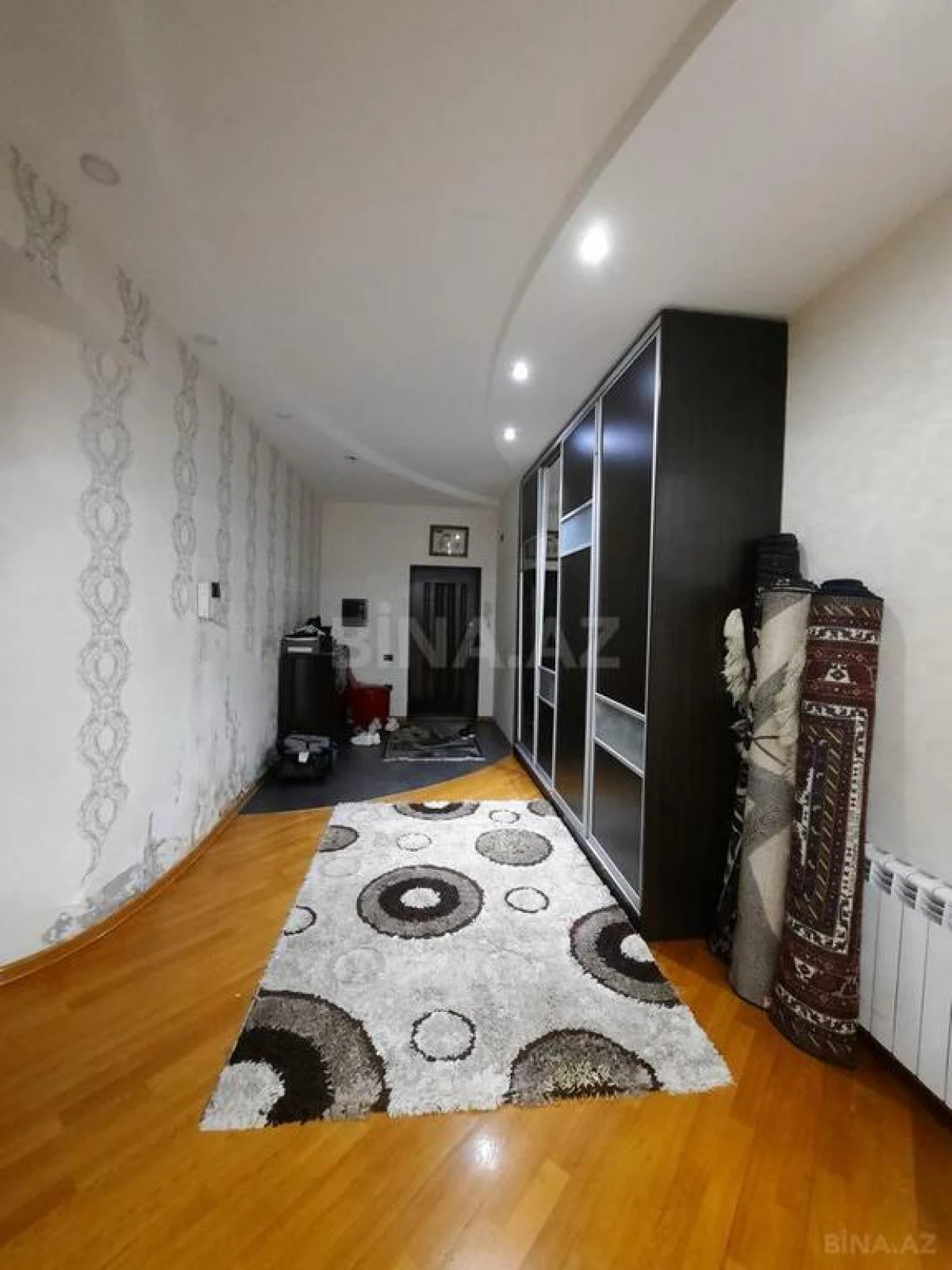 Satılır 4 otaqlı mənzil 177 m²