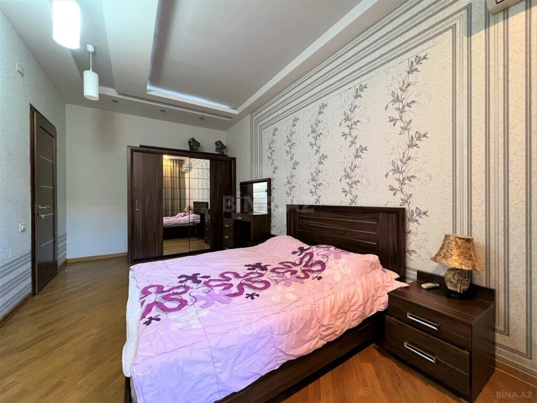 Kirayə verilir 4 otaqlı mənzil 230 m²