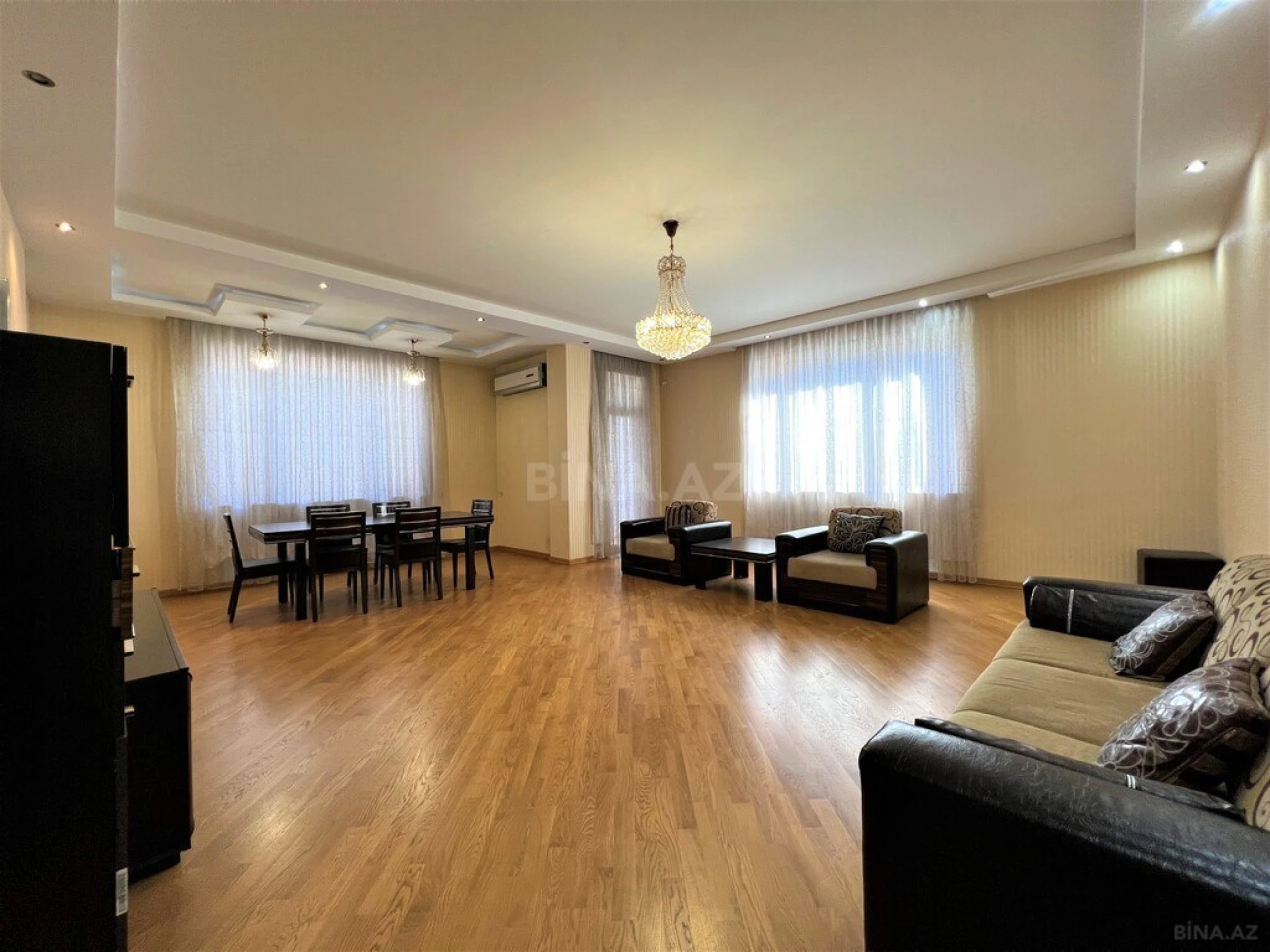 Kirayə verilir 4 otaqlı mənzil 230 m²