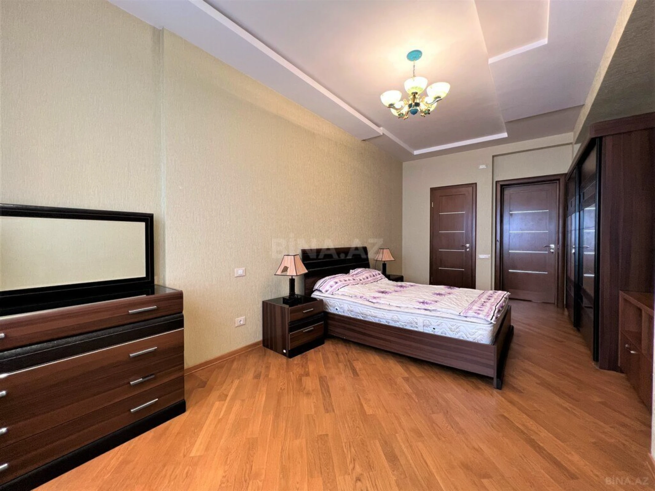 Kirayə verilir 4 otaqlı mənzil 230 m²