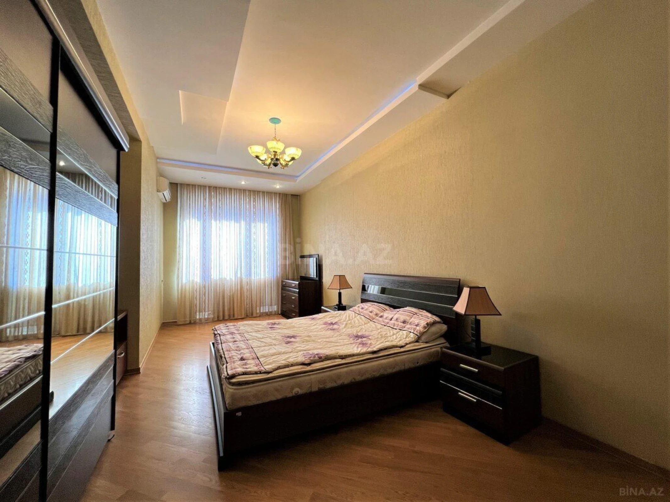 Kirayə verilir 4 otaqlı mənzil 230 m²