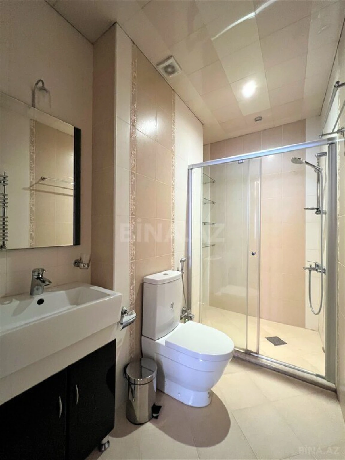 Kirayə verilir 4 otaqlı mənzil 230 m²