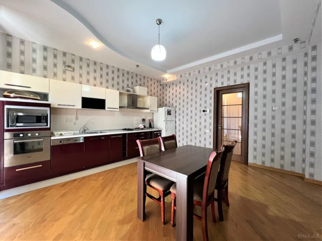 Kirayə verilir 4 otaqlı mənzil 230 m²