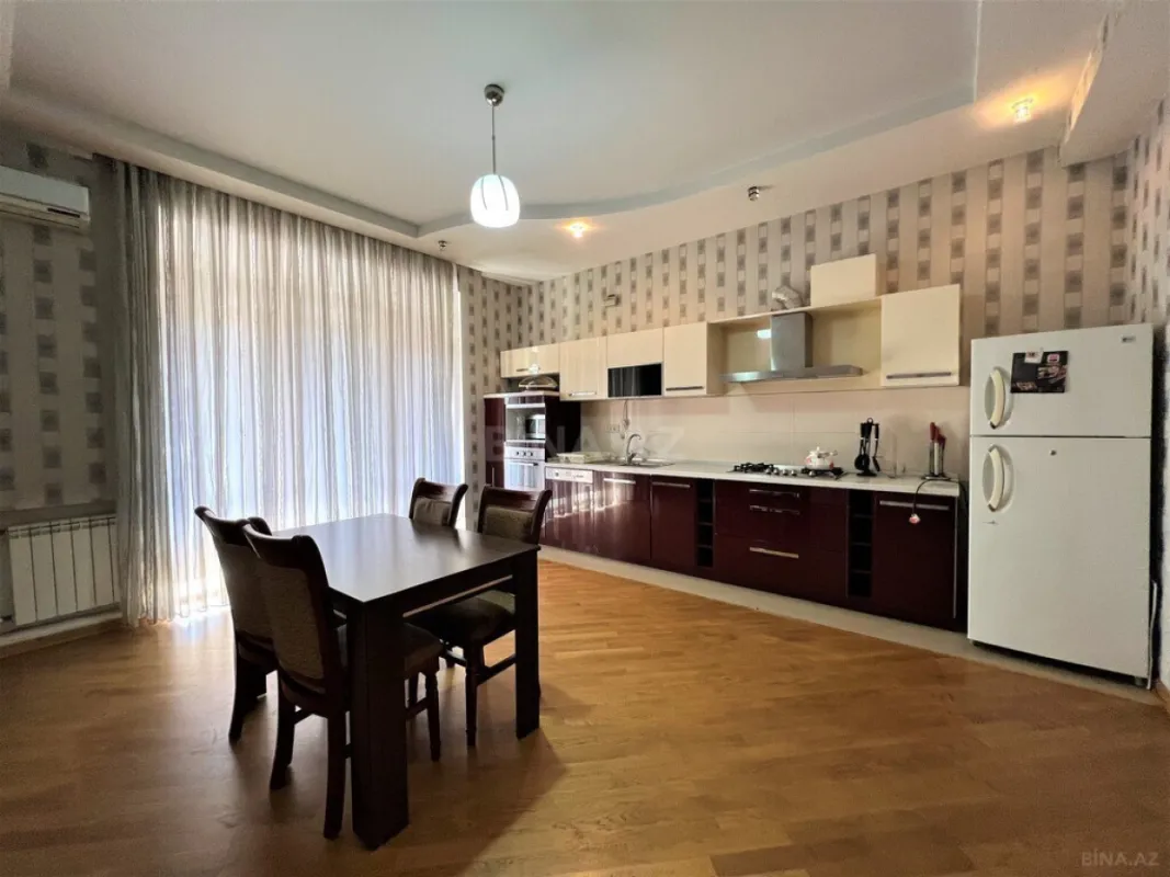 Kirayə verilir 4 otaqlı mənzil 230 m²