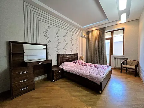 Kirayə verilir 4 otaqlı mənzil 230 m²