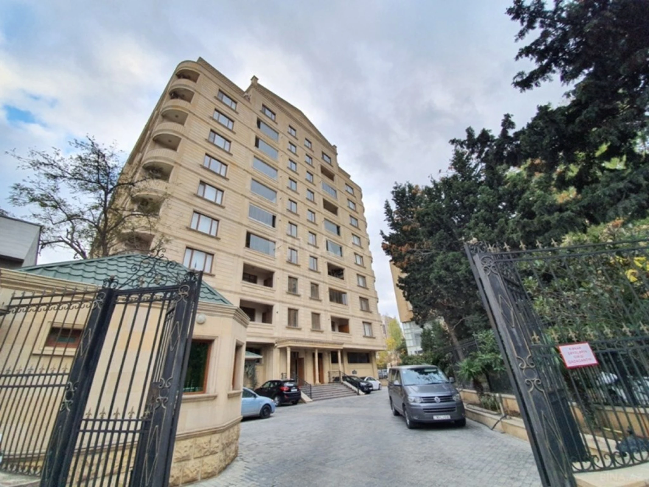 Kirayə verilir 4 otaqlı mənzil 230 m²