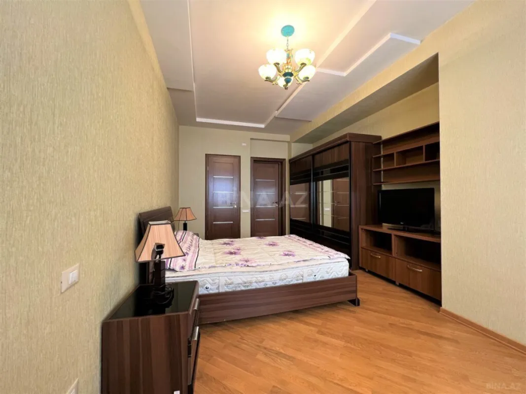 Kirayə verilir 4 otaqlı mənzil 230 m²