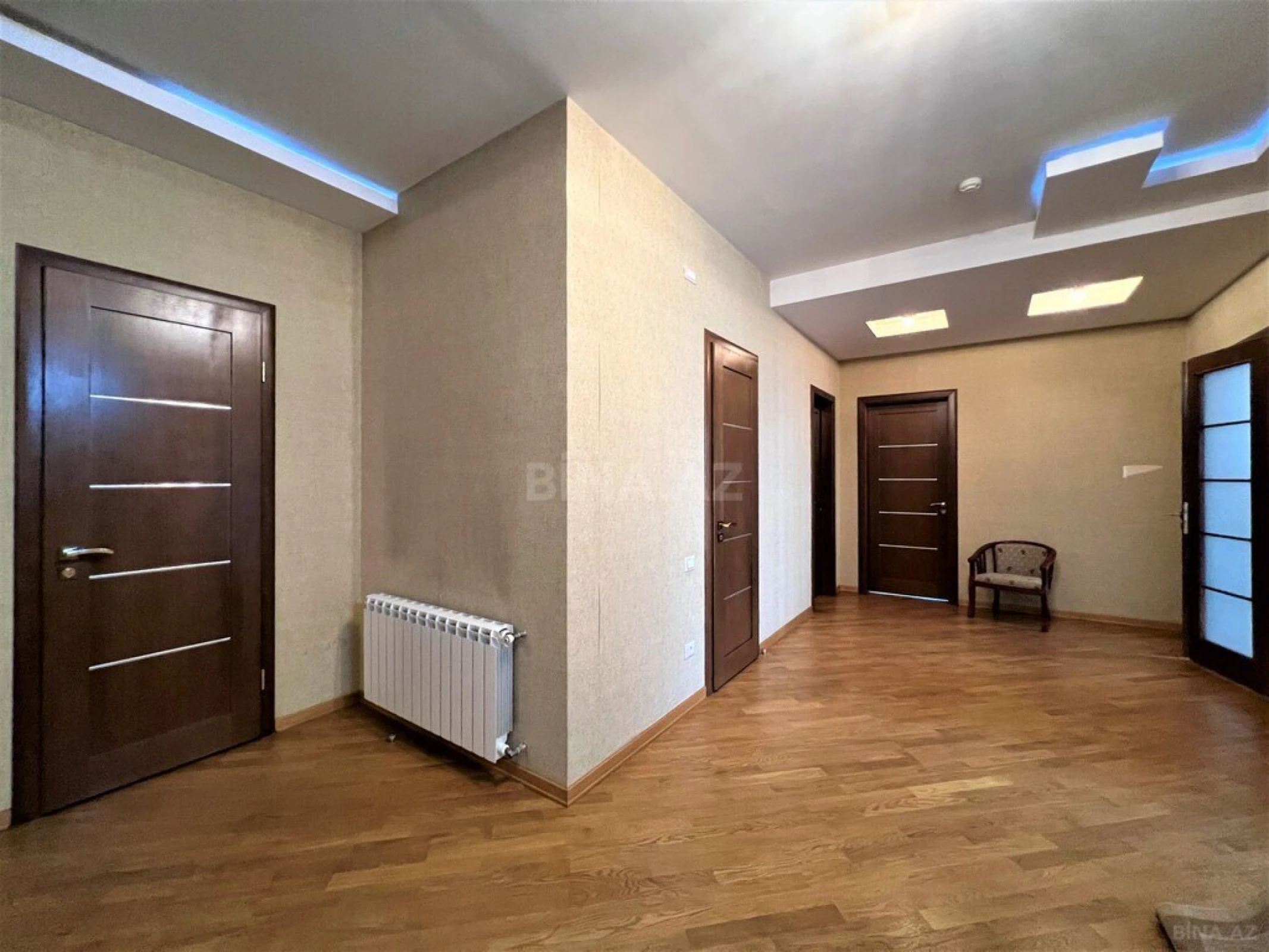 Kirayə verilir 4 otaqlı mənzil 230 m²