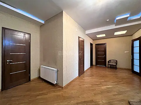 Kirayə verilir 4 otaqlı mənzil 230 m²
