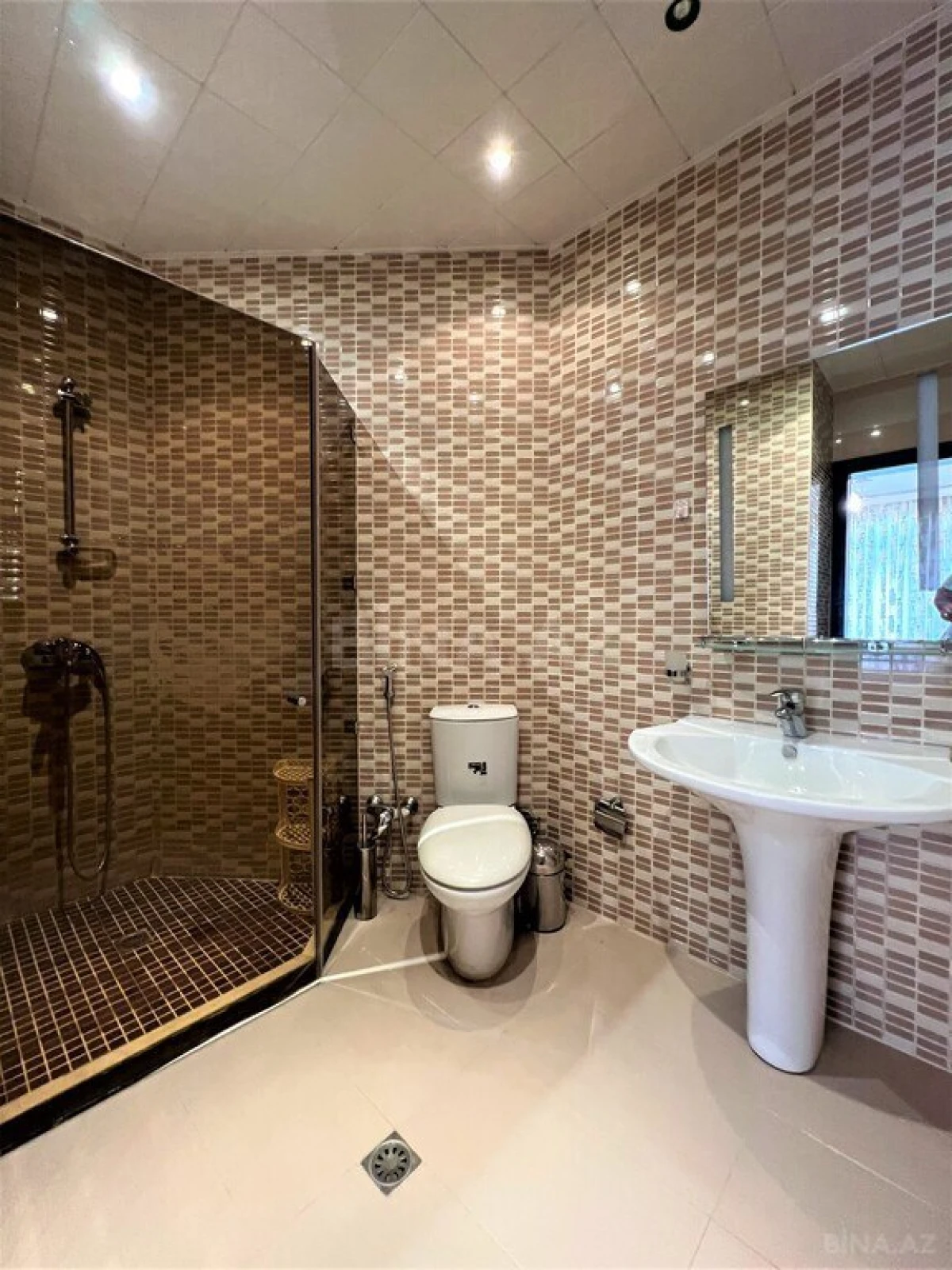 Kirayə verilir 3 otaqlı mənzil 160 m²