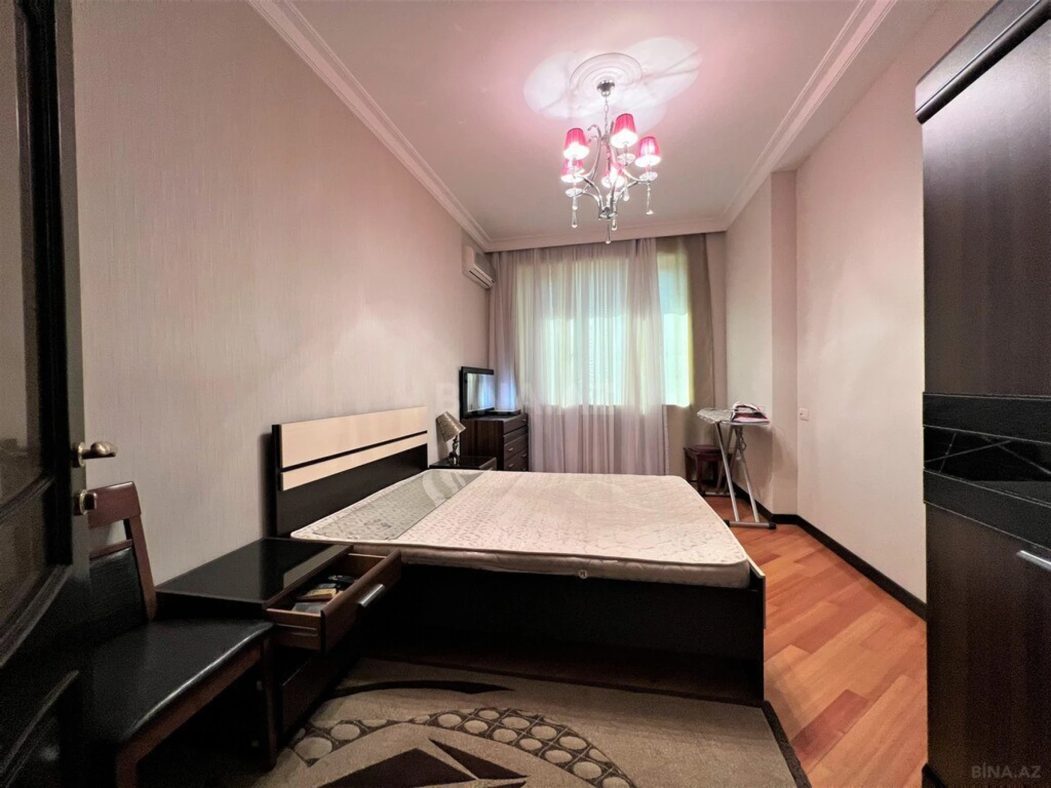 Kirayə verilir 3 otaqlı mənzil 160 m²