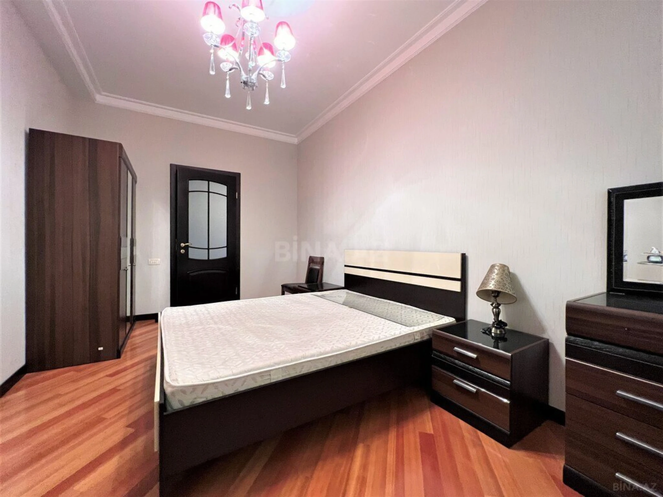 Kirayə verilir 3 otaqlı mənzil 160 m²