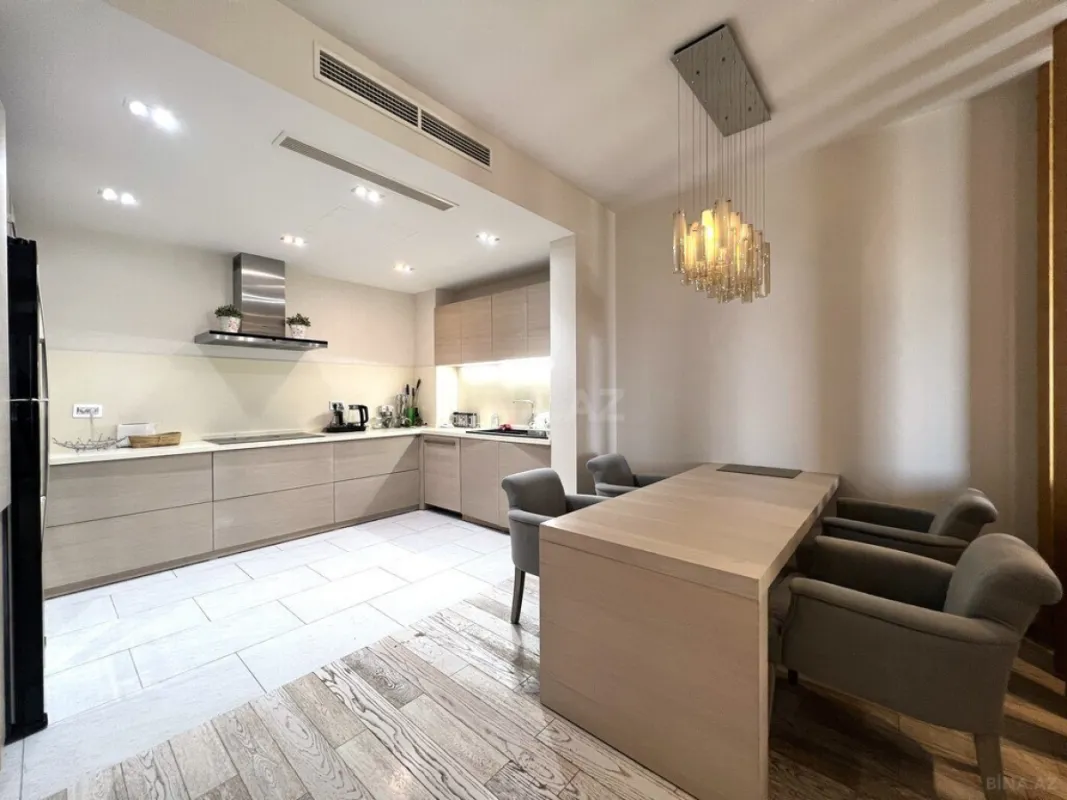 Kirayə verilir 3 otaqlı mənzil 170 m²