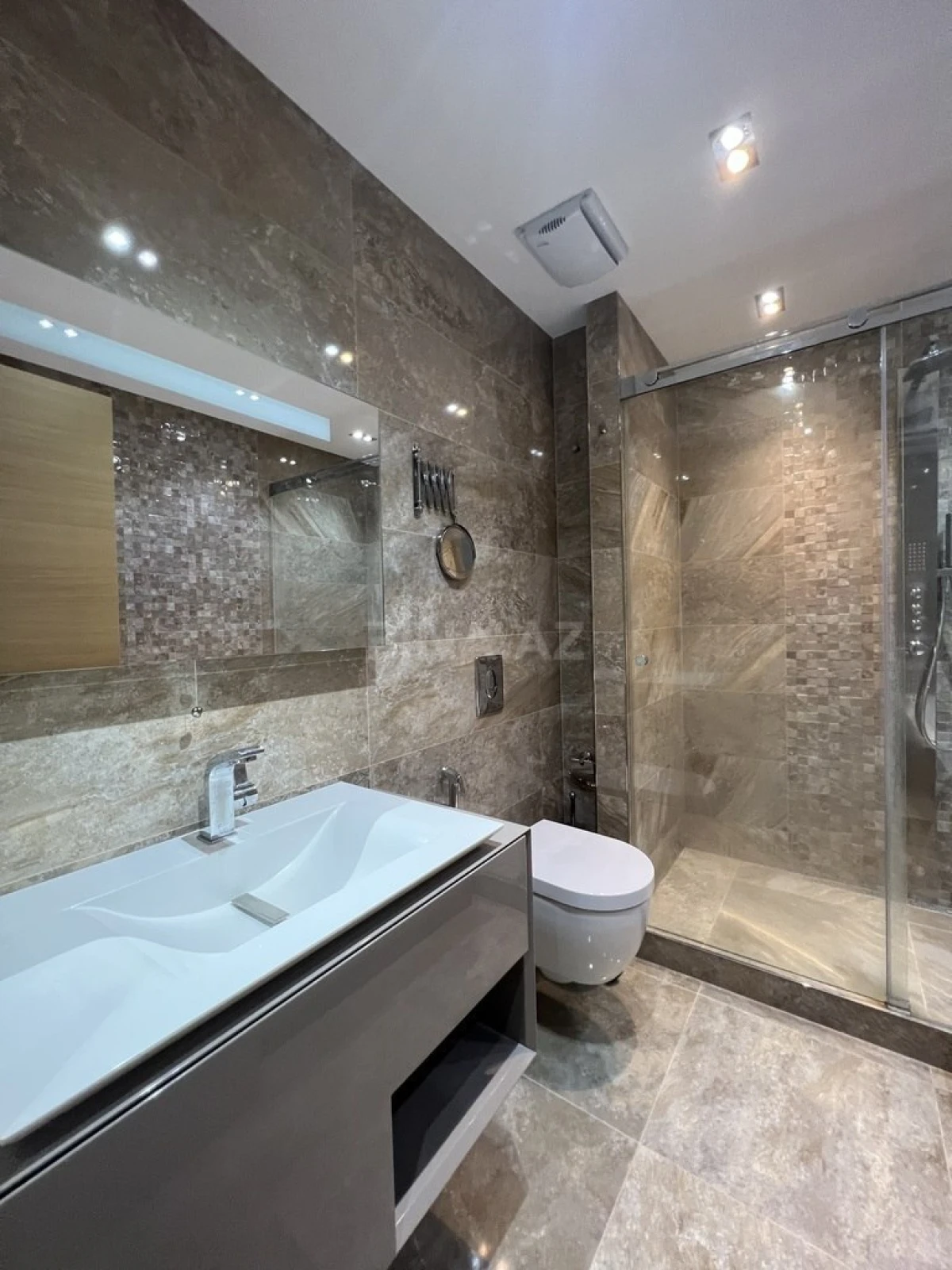 Kirayə verilir 3 otaqlı mənzil 170 m²