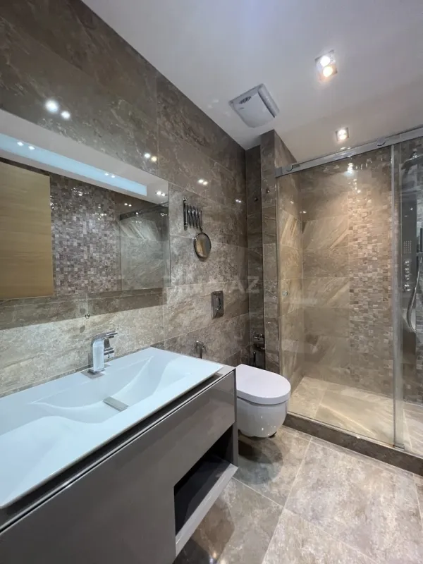 Kirayə verilir 3 otaqlı mənzil 170 m²