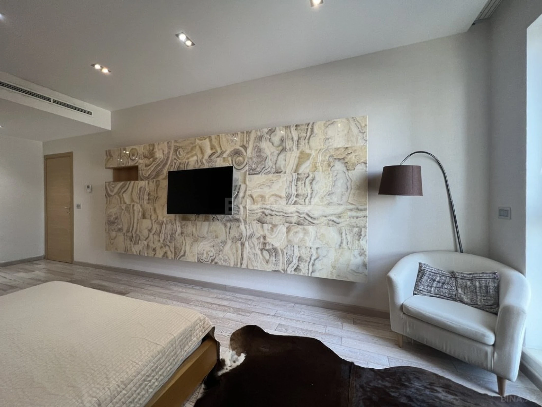 Kirayə verilir 3 otaqlı mənzil 170 m²