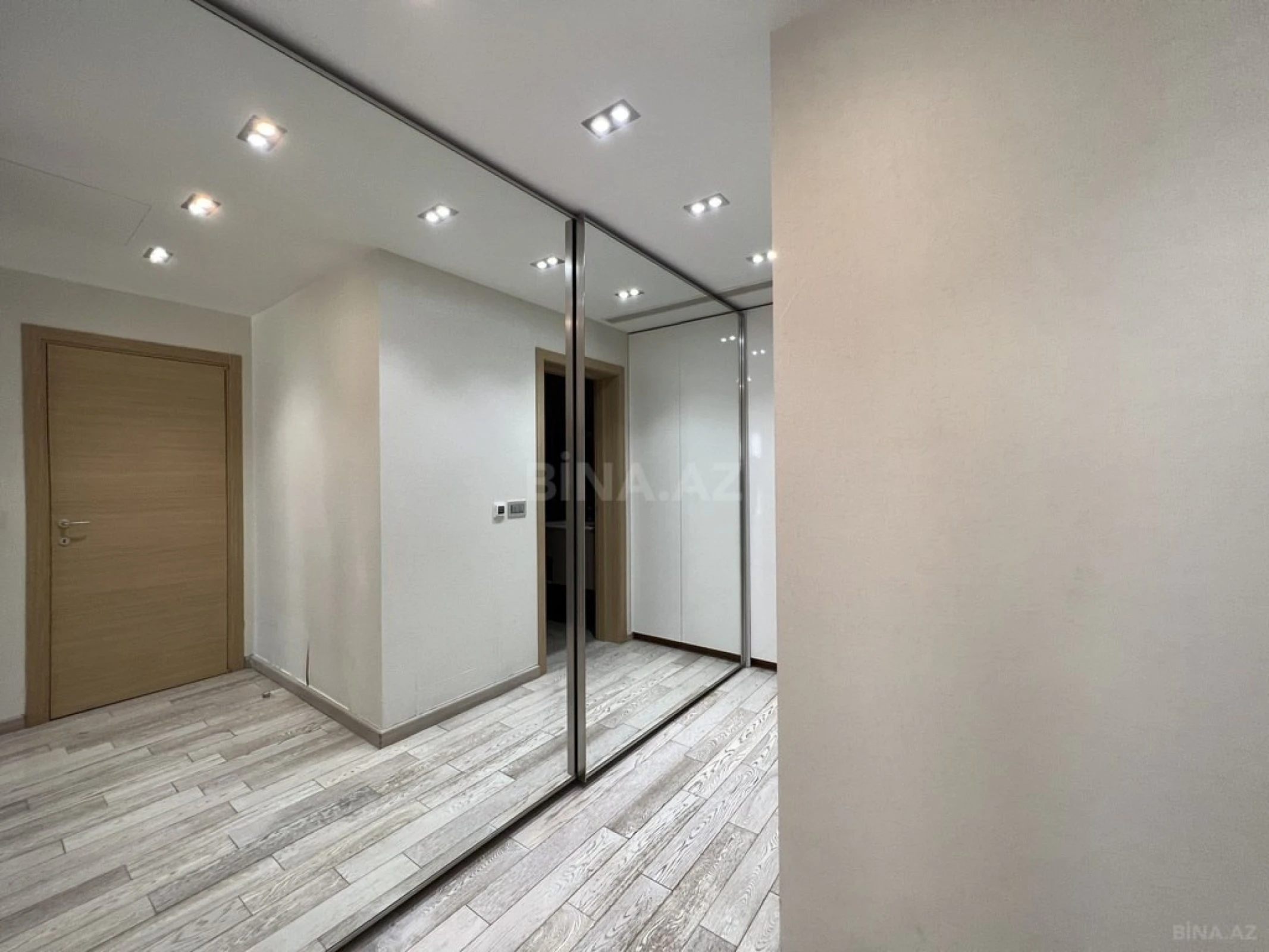 Kirayə verilir 3 otaqlı mənzil 170 m²